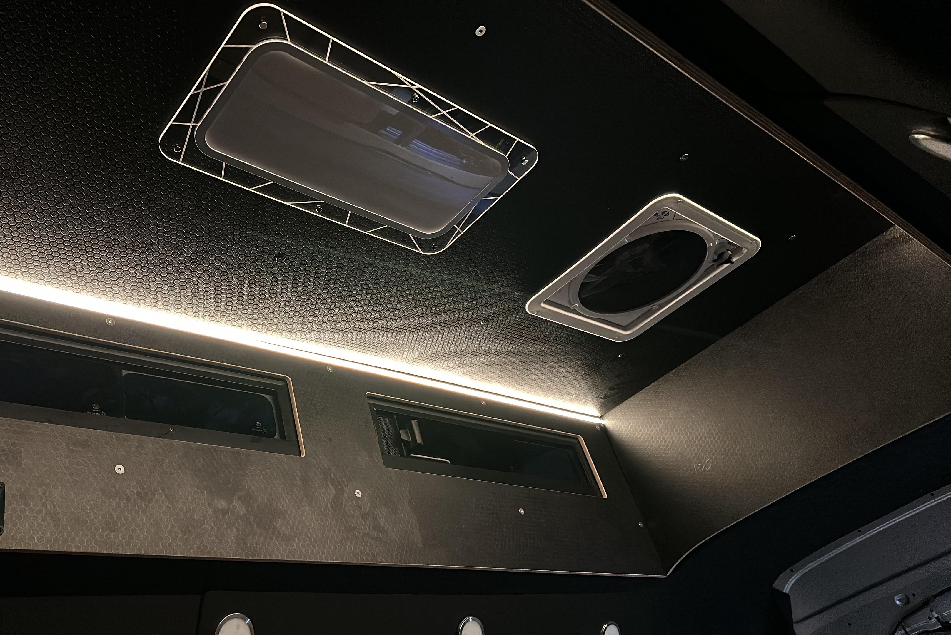 Toyota Hiace 200 Series LWB - Extended roof