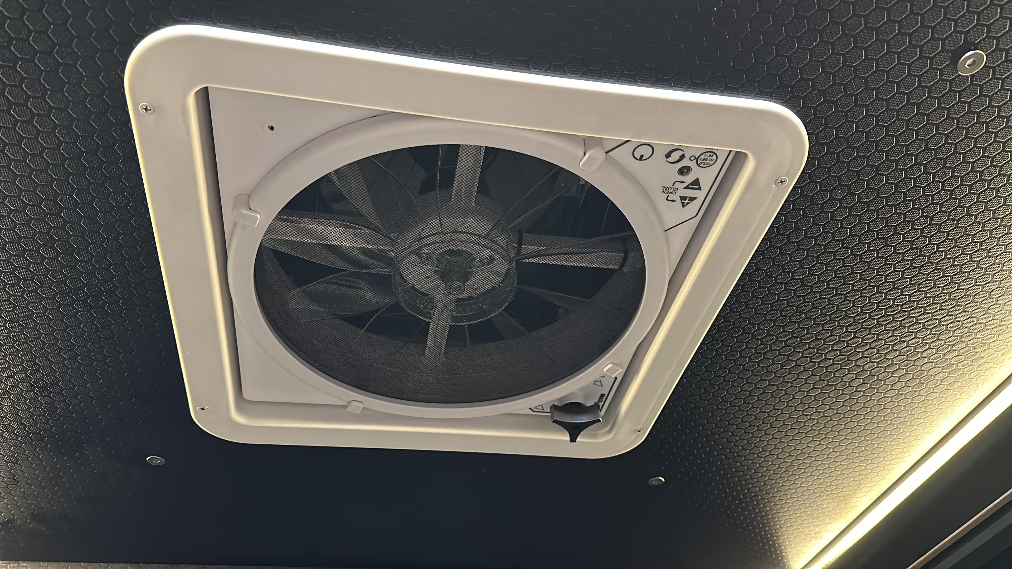 Toyota Hiace 200 Series LWB - Extended roof