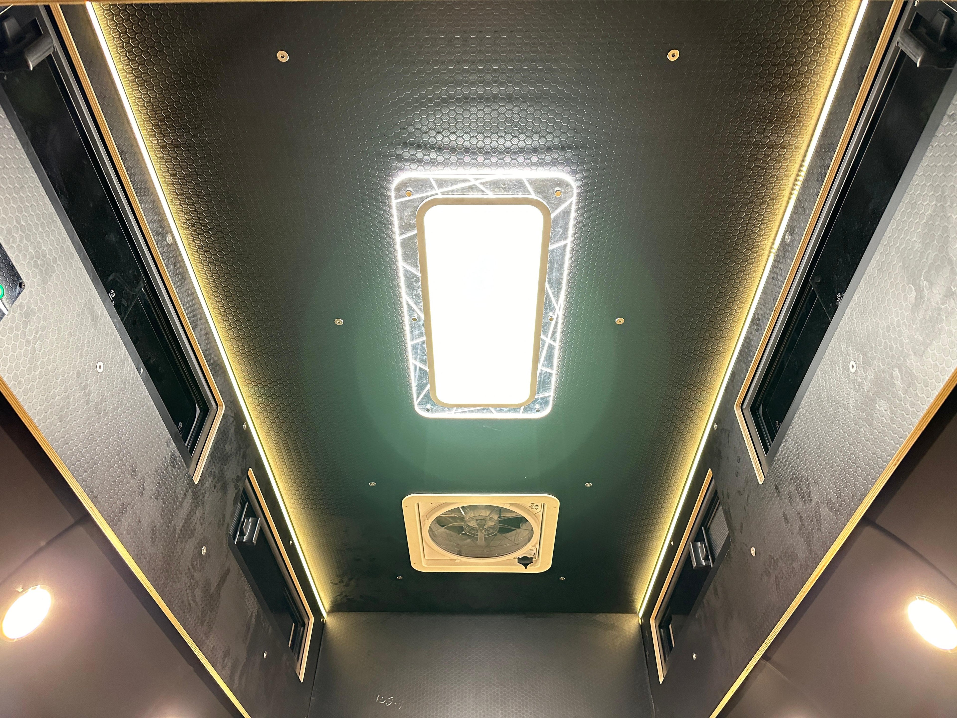 Toyota Hiace 200 Series LWB - Extended roof