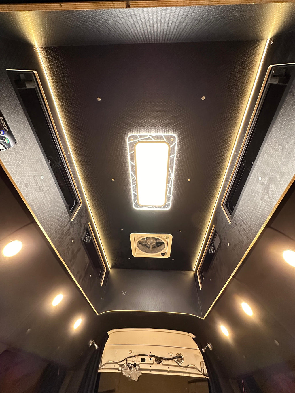 Toyota Hiace 200 Series LWB - Extended roof