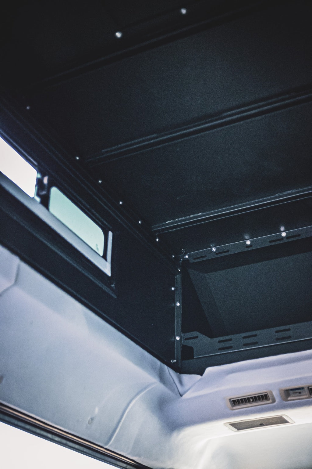 Toyota Hiace 200 Series LWB - Extended roof